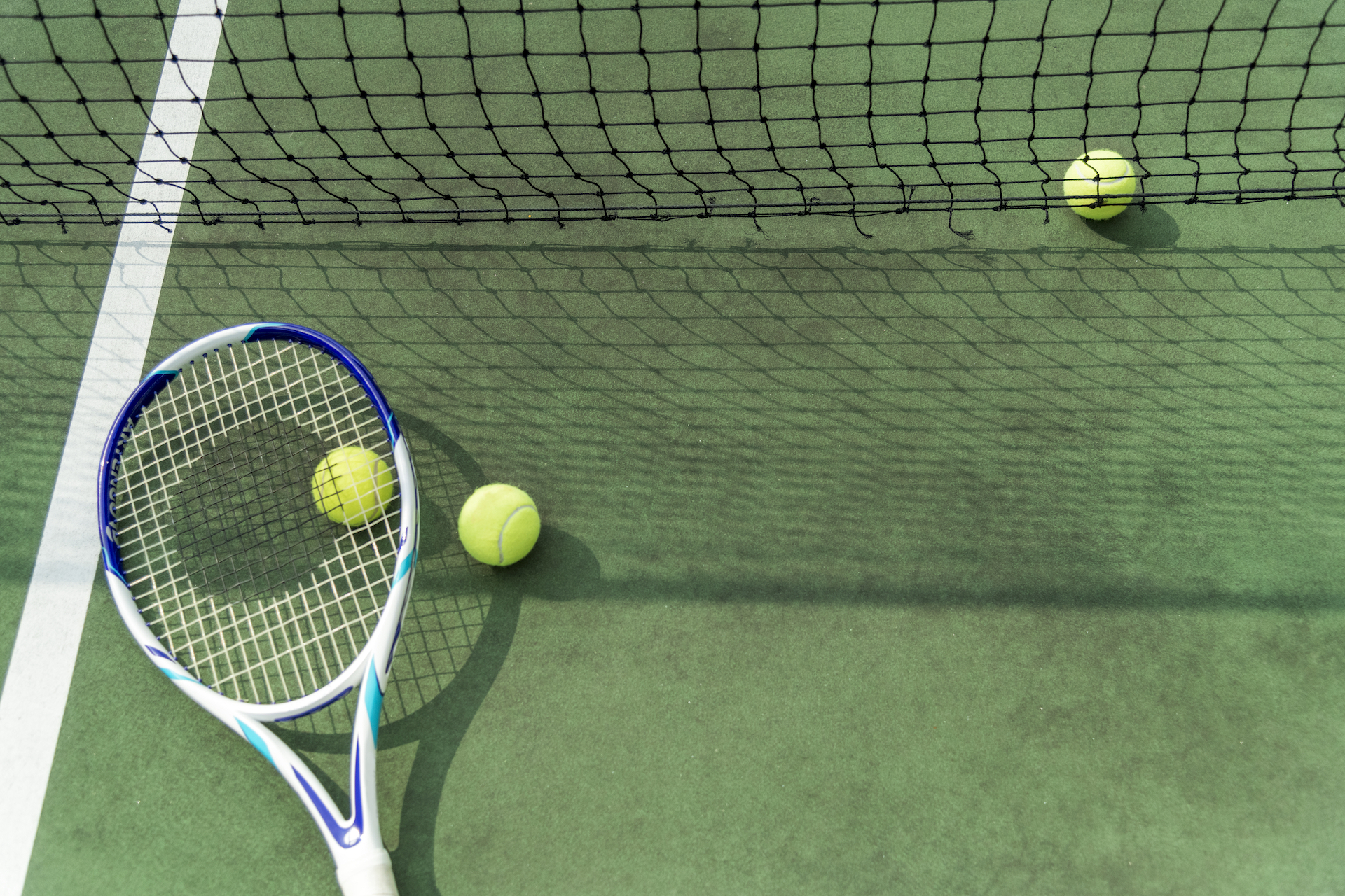 Foto de una cancha de tenis sintética en La Plata, Argentina